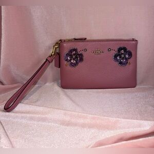 NWT Authentic Coach Tea Rose Pink Sequin Floral Pebbled Leather Wristlet In Box